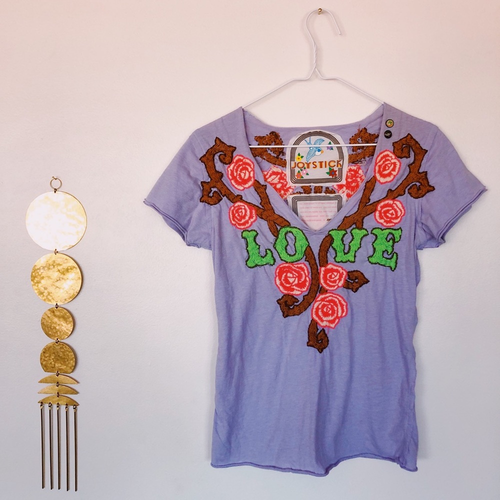 hand embroidered short sleeve vneck top